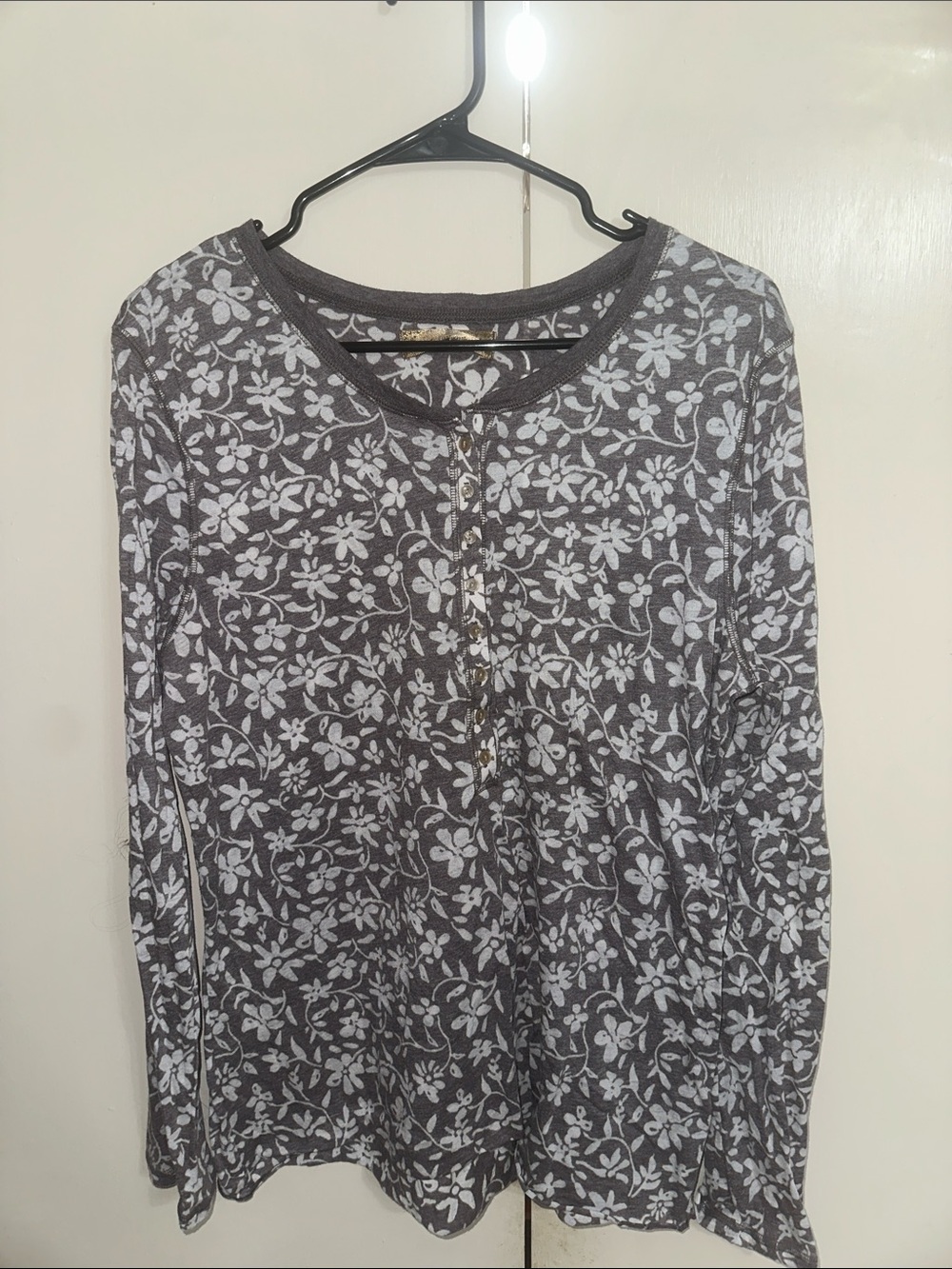 Old Navy Gray and White Floral Henley Long Sleeve Top